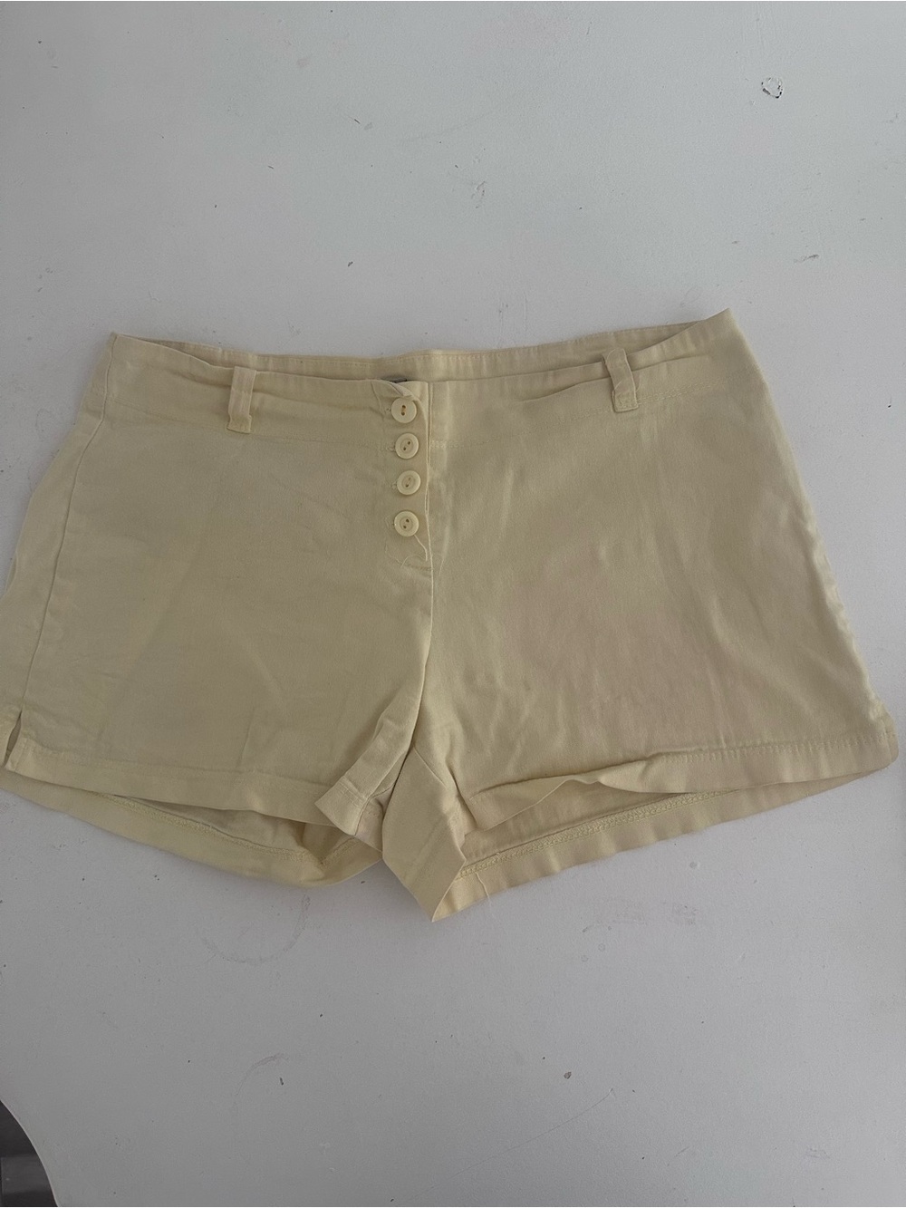 Styles uSA 🇺🇸 lowrise 90s shorts butter yellow